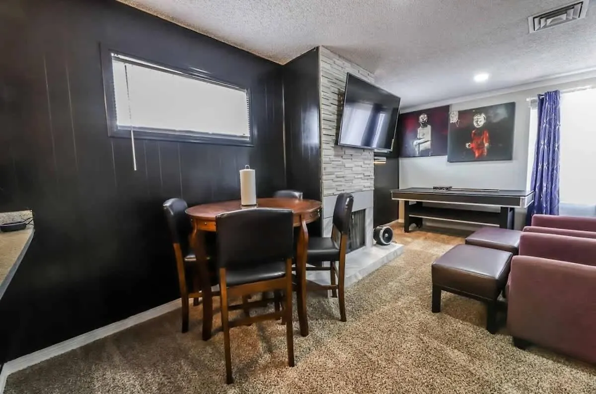 Urban Retreat Near Iconic Las Vegas Attractions 0*,